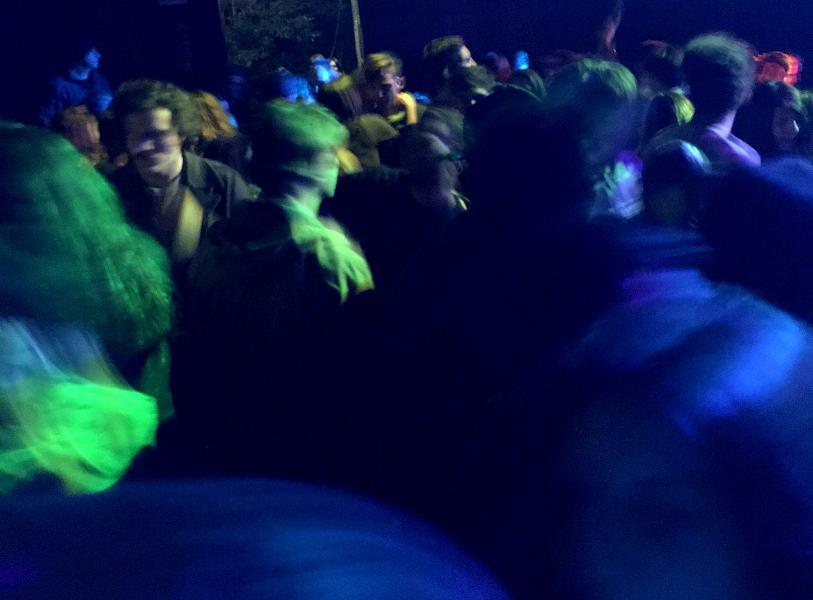Toscana: Centinaia di persone al rave party nel&nbsp;capannone