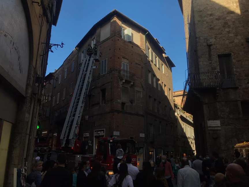 Siena: Oggi 26/09 caduto un pezzo di intonaco da palazzo alla Croce del&nbsp;Travaglio