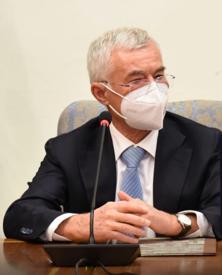 Siena, Vaccino, lo scienziato Rino Rappuoli: “Obbligo necessario, purtroppo c’è chi non capisce. Variante Omicron? Ecco a che punto&nbsp;siamo”