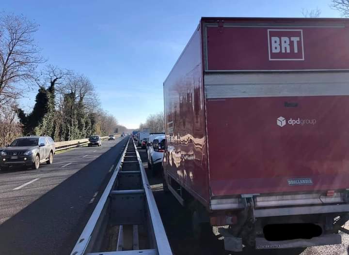 Provincia di Siena, Camion perde rimorchio sulla Siena-Firenze: Lunghe code ma traffico&nbsp;riaperto