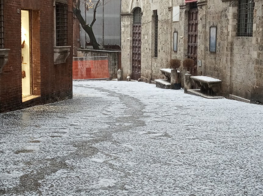 Siena: Bianco Natale ma è&nbsp;grandine