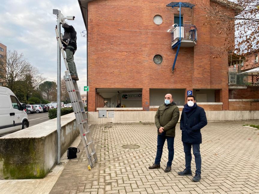 Siena: Oggi 17/12 installate  due telecamere in Piazza S. Giorgio a Taverne&nbsp;d’Arbia