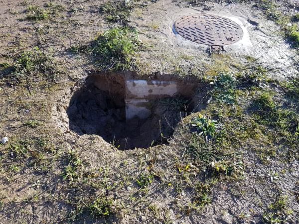 SIENA, TAVERNE, PERCORSO PEDONALE LUNGO IL FIUME ARBIA: BUCHE E TERRENO&nbsp;INSTABILE