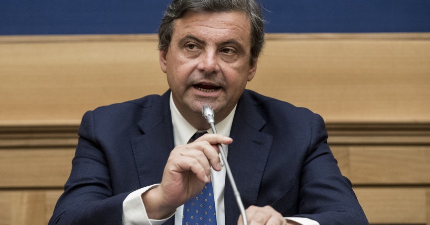 Italia, Carlo Calenda spinge Guido Bertolaso al posto di Domenico Arcuri: “L’ora degli uomini&nbsp;migliori”