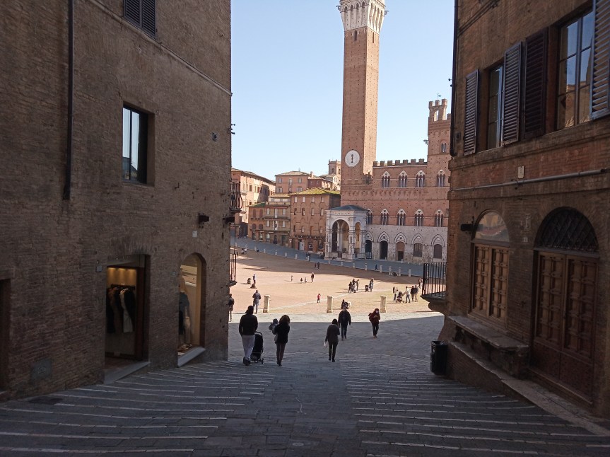 Siena: anziana turista scippata in&nbsp;centro