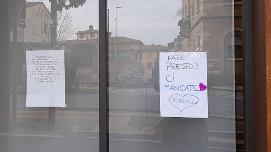 Siena: Attività chiusa, 10 positivi al virus. Cartelli di sostegno dai&nbsp;clienti