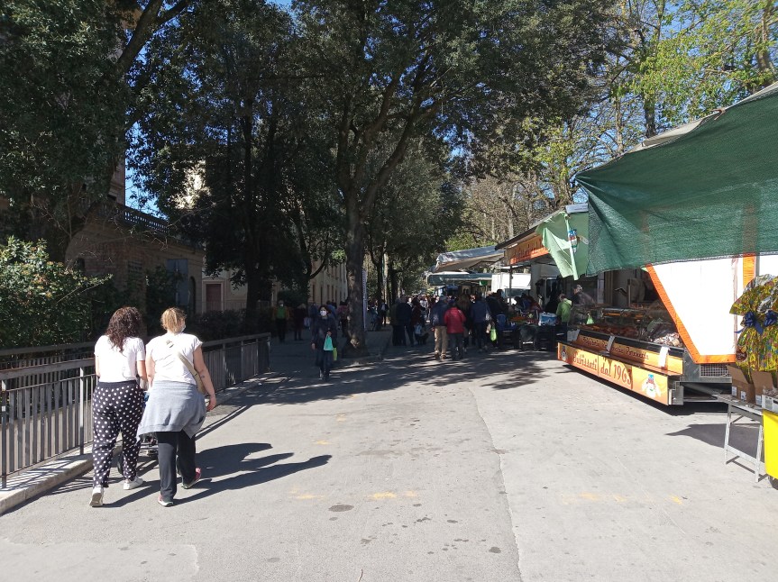 Siena, Mercato in zona rossa: Oggi 31/03 mascherine e&nbsp;distanziamenti