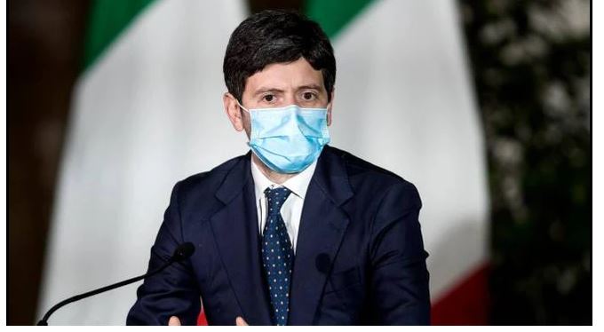 Italia, Guido Crosetto contro Roberto Speranza: “In oltre un anno da ministro non ha trovato un’alternativa”