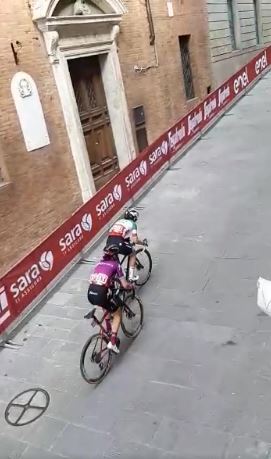 Siena: Oggi 06/03 Strade Bianche Women Elite passaggio per Via Santa&nbsp;Caterina