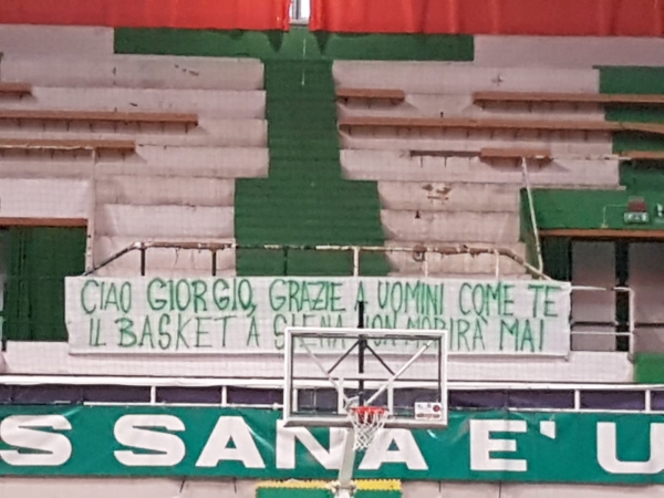 Siena: Striscione dei tifosi della Mens Sana per Giorgio&nbsp;Brenci