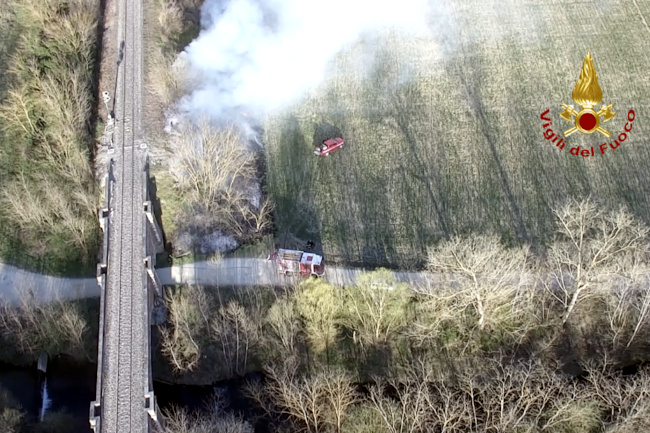 Siena: Incendio a Taverne d’Arbia nei pressi della linea&nbsp;ferroviaria