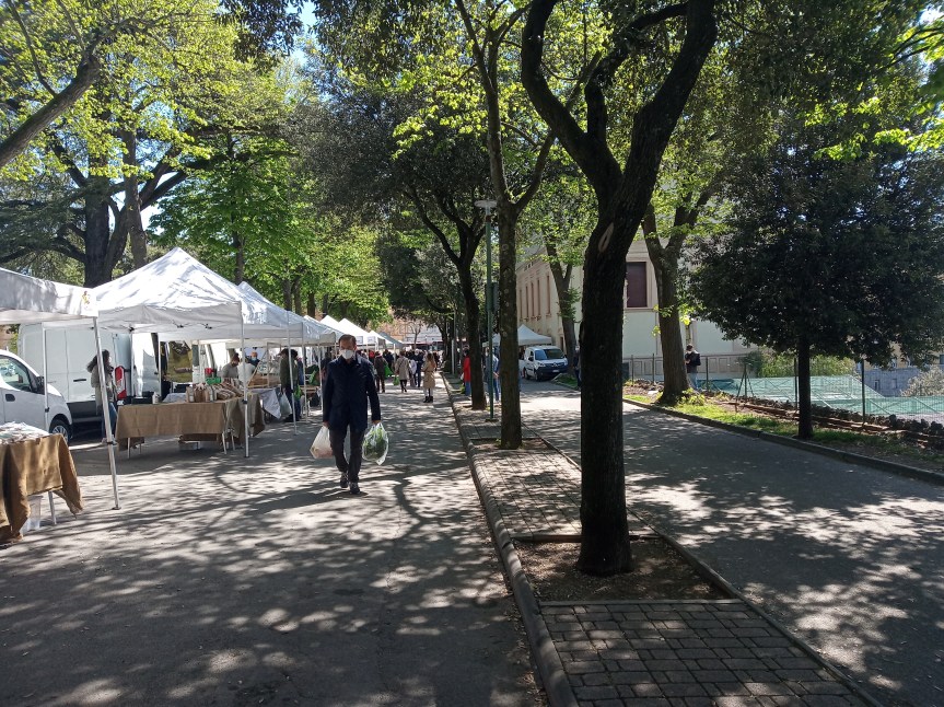 Siena: Oggi 23/04 il mercatino dei produttori in Viale&nbsp;Maccari