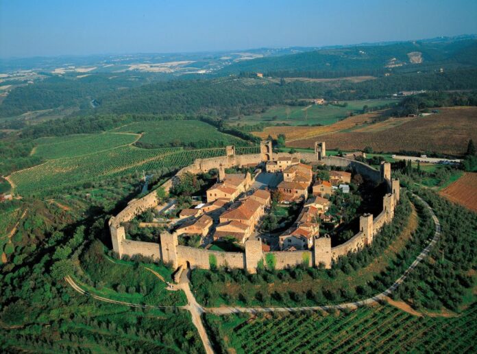 Provincia di Siena: Sabato e domenica riapriranno i camminamenti sulle mura e il percorso didattico ”Monteriggioni in Arme”
