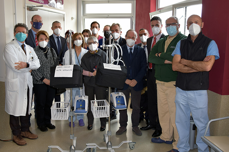 Siena, Grande generosità da parte dei club service Lions di Siena e provincia: Donati all’Area Covid due apparecchi per supporto respiratorio con alti&nbsp;flussi