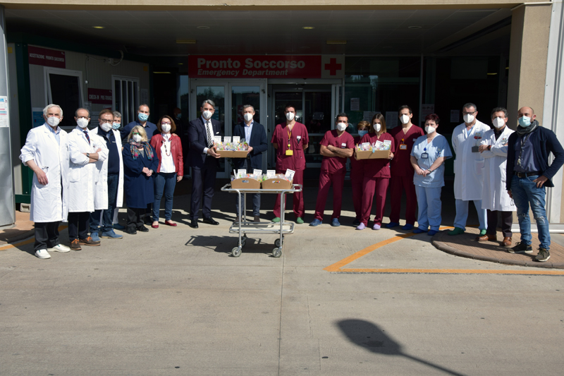 Siena: Il collegio di Siena della Federazione Italiana Agenti Immobiliari Professionali dona 240 uova confettate ai professionisti dell’Area Covid dell’Aou&nbsp;Senese