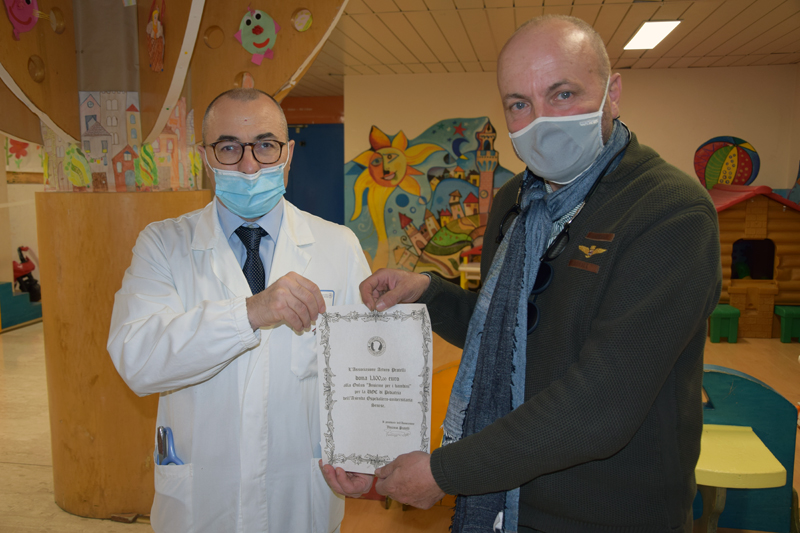Siena: L’Associazione Arturo Pratelli dona 1100 euro all’Associazione Insieme per i Bambini Onlus per le esigenze di reparto della&nbsp;Pediatria