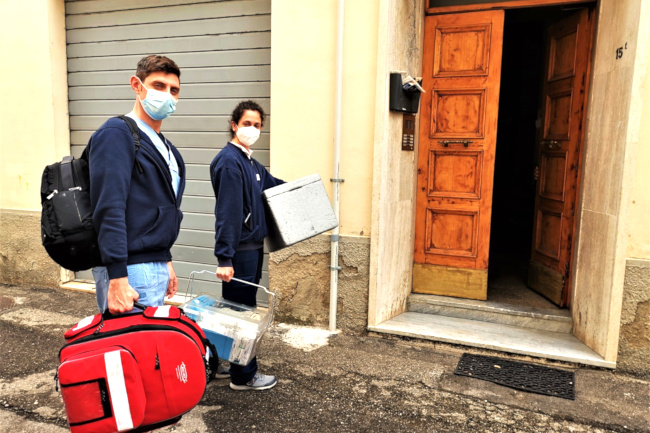 Toscana: Vaccini a domicilio per gli estremamente vulnerabili, iniziato il programma dell’Asl Toscana Sud Est per la seconda dose con&nbsp;Moderna