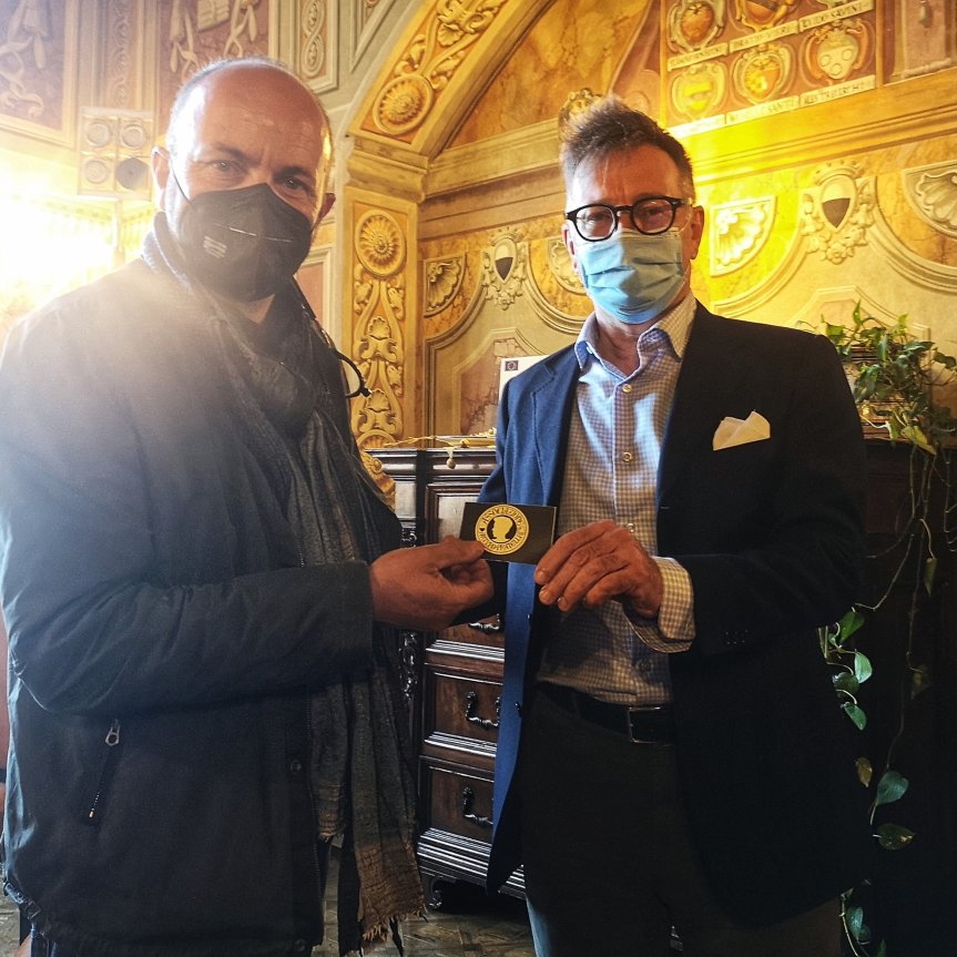 Siena: Il sindaco De Mossi è “fiero membro” dell’associazione Pratelli