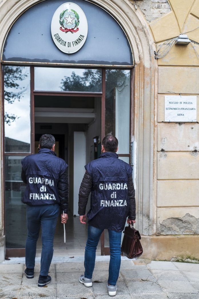 Siena, Omesso versamento: La Guardia di Finanza sequestra valori per oltre 370mila euro in un&nbsp;mobilificio