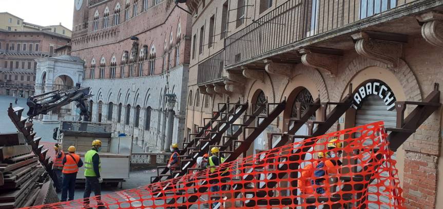 Palio di Siena: Oggi 13/05 in Piazza del Campo lavori straordinari al Palco&nbsp;Mocenni
