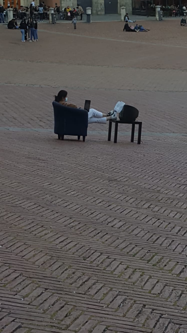 Siena: Oggi 13/05 un momento di  relax in Piazza del&nbsp;Campo