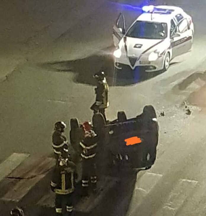 Siena: Auto si ribalta in Viale&nbsp;Cavour