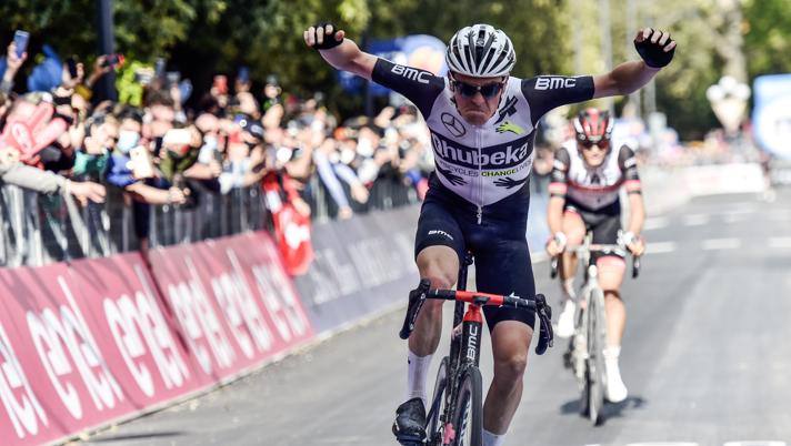 Provincia di Siena, Giro d’Italia: Schmid trionfa a Montalcino davanti a Covi. Bernal allunga, male&nbsp;Evenepoel