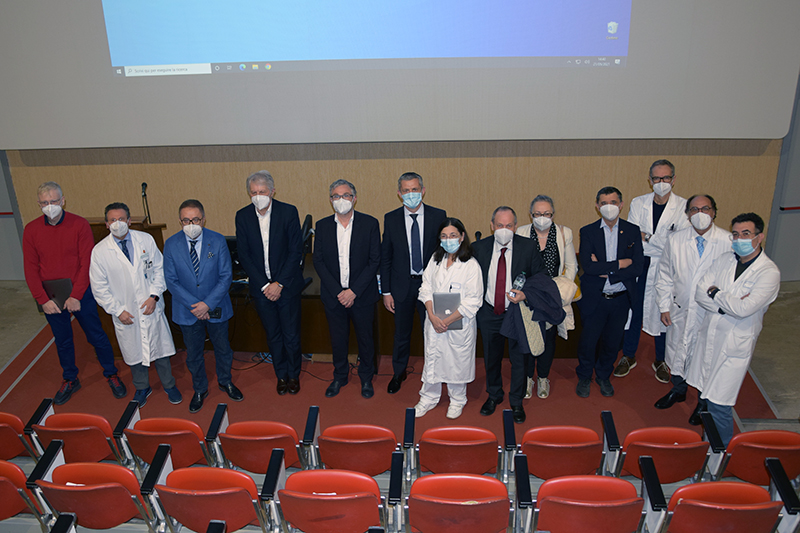 Siena: Il presente ed il futuro dell’Aou Senese, l’assessore regionale alla Salute Simone Bezzini partecipa all’ufficio di direzione e visita le aree&nbsp;vaccinali