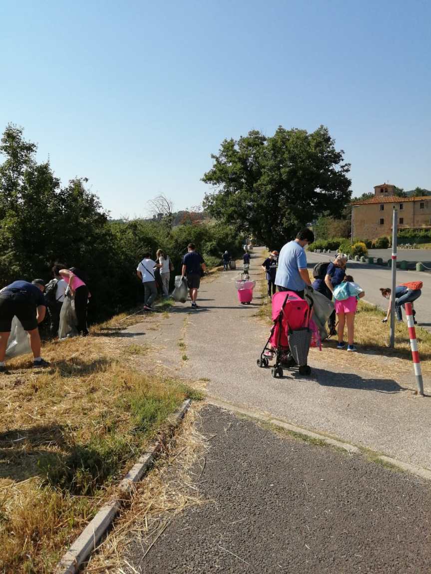 Provincia di Siena: “Plastic free”, bambini e volontari raccolgono rifiuti a Castellina&nbsp;Scalo