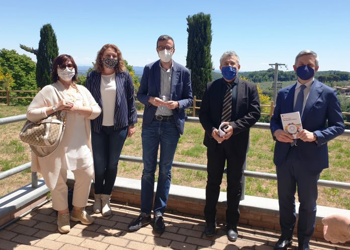 Provincia di Siena: Festa della Repubblica, la Regione Toscana dona la Costituzione agli studenti dei Licei&nbsp;Poliziani