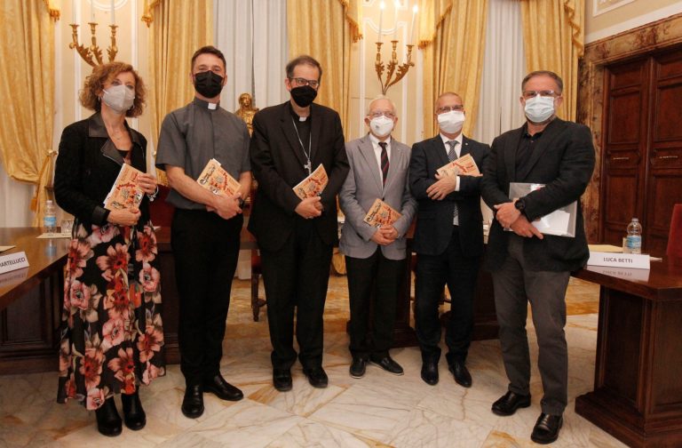 Siena, La Maestà di Duccio si svela ai bambini in un libro. Lojudice: “L’arte parla nei secoli, basta far conoscere il suo&nbsp;linguaggio