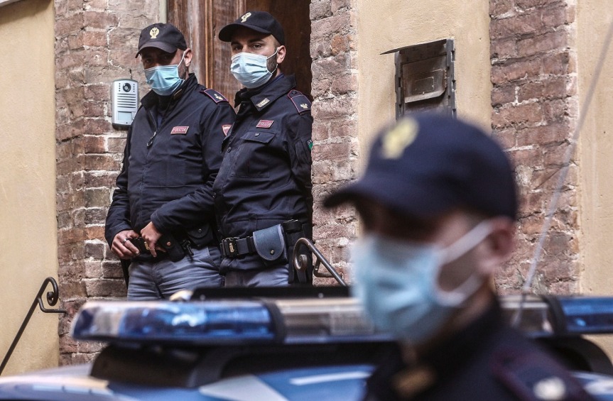 Siena, «So chi è stato»: rapinatore a Siena si finge testimone