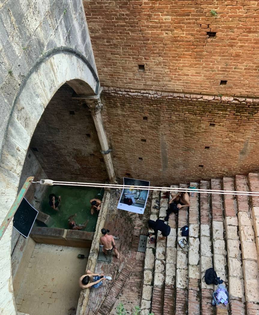 Siena: Oggi 14/06 alcuni giovani hanno fatto il bagno nelle fonti&nbsp;cittadine
