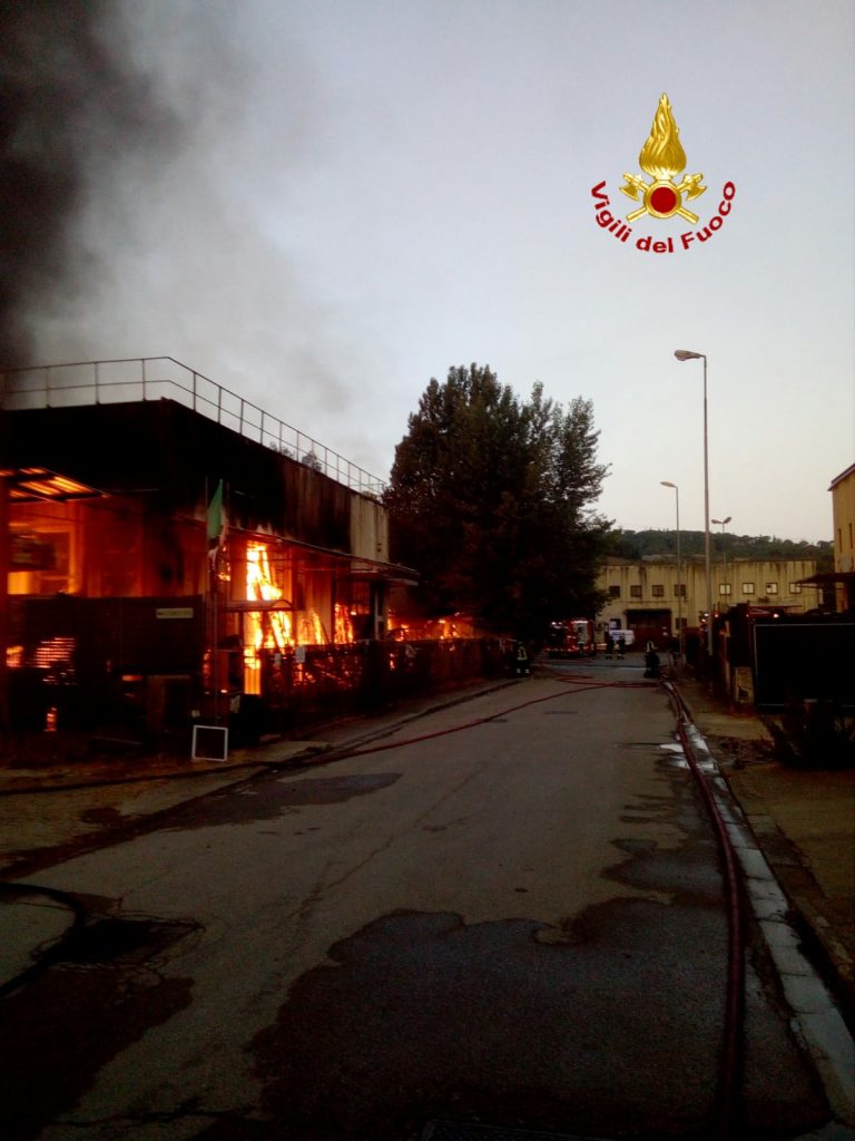 Toscana: Incendio in una falegnameria a Greve in Chianti, a lavoro anche i Vigili del Fuoco di&nbsp;Siena
