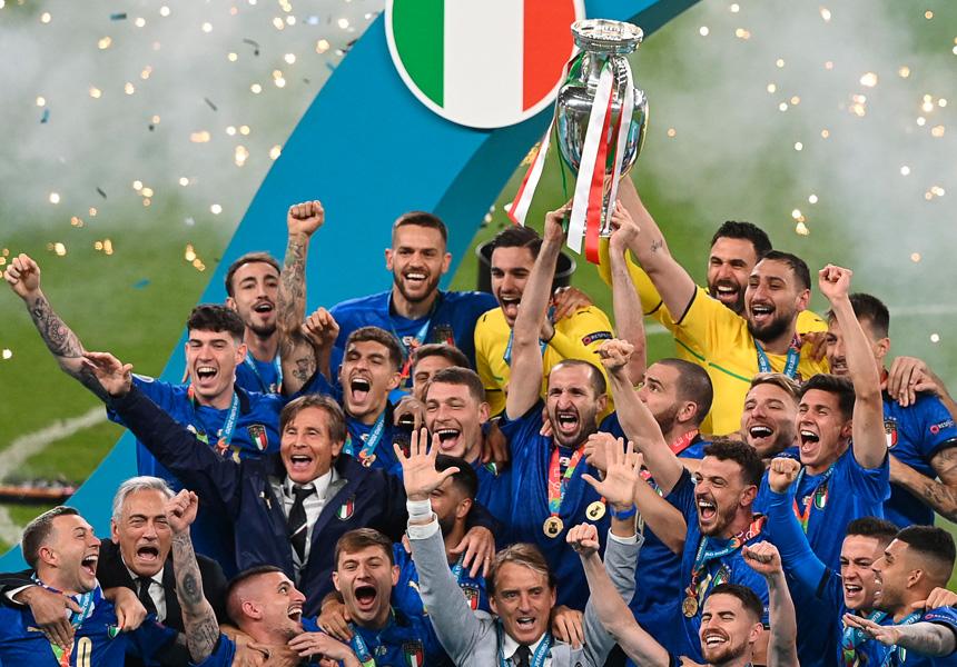 Italia: Calcio, oppio dei popoli (e dei&nbsp;governi)