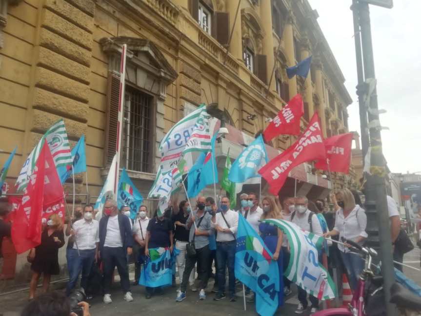 Siena, Mps, i sindacati davanti al Mef: “Qualunque soluzione venga paventata deve coinvolgere i&nbsp;lavoratori”