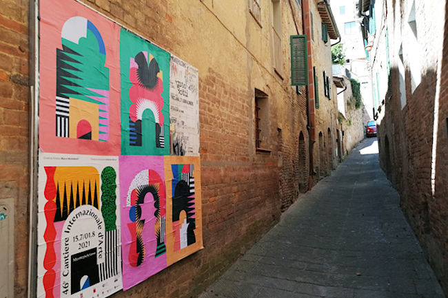 Provincia di Siena: Per le strade di Montepulciano, opere d’arte affisse come&nbsp;manifesti