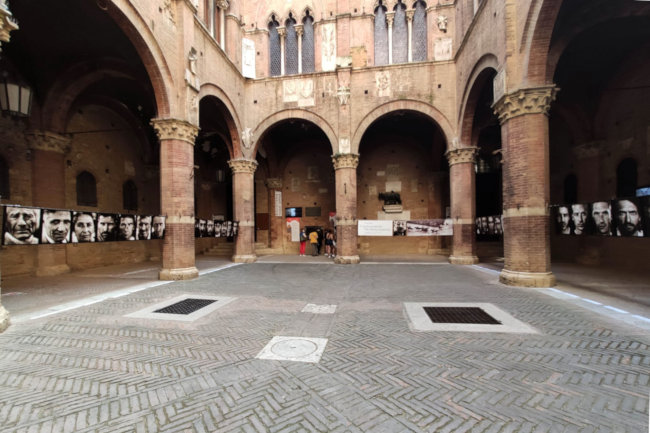 Palio di Siena: I «Trenta Assassini» di Marco Delogu nell’Entrone di Palazzo&nbsp;Pubblico