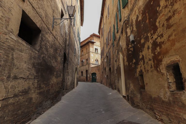 Siena, Nicoló, Duccio e il senso delle cose: Via del Refe nero, lo sguardo di&nbsp;Federigo