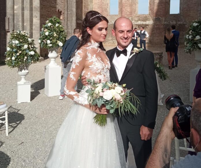Palio di Siena: Si sono sposati il fantino Giuseppe Zedde e la modella Federica&nbsp;Regnani