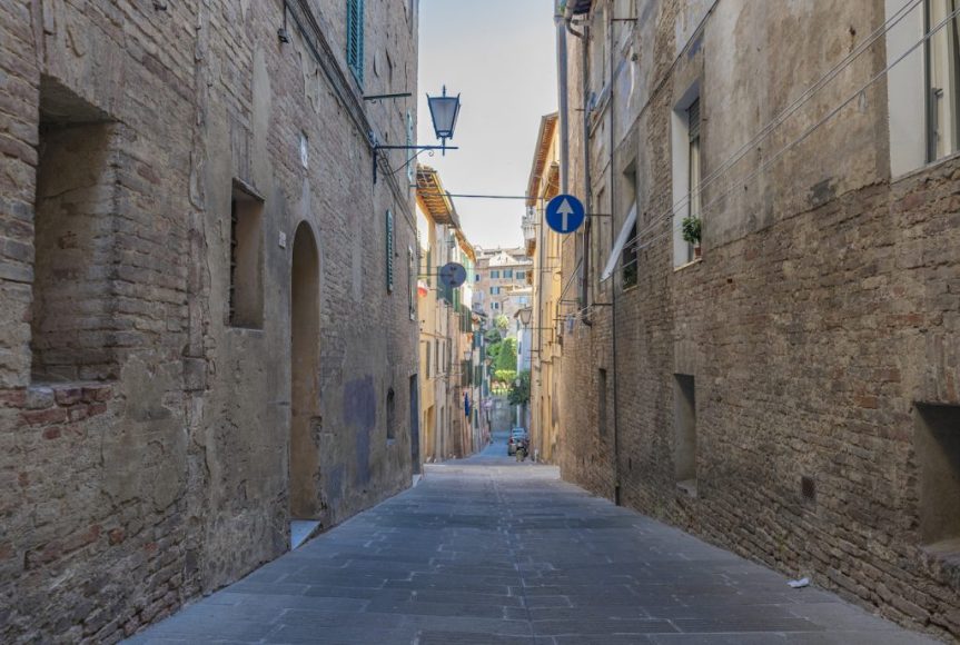Siena, Nicoló, Duccio e il senso delle cose: Via delle Vergini, la storia di&nbsp;Ginevra