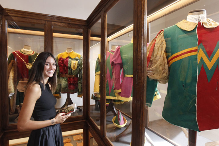 Siena, La contrada del Drago inaugura la galleria dei costumi: Un luogo dove custodire la&nbsp;storia