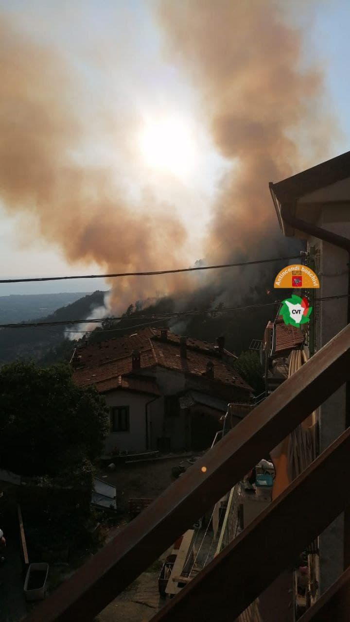 Toscana, Giani: “Sto monitorando l’incendio scoppiato ieri 11/09 a Montignoso”