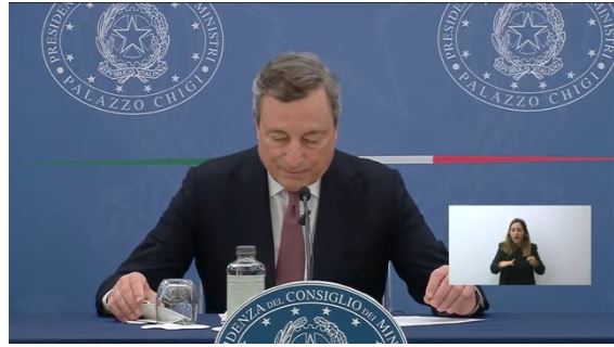 Italia, Covid, Draghi: “Verso obbligo vaccinale e terza dose. Il Green pass sarà&nbsp;esteso”