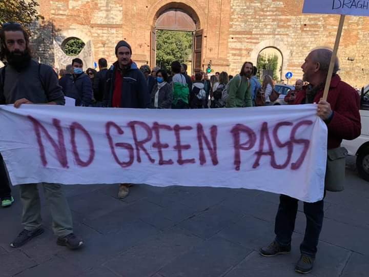 Provincia di Siena: Manifestazione dei no green pass a&nbsp;Poggibonsi