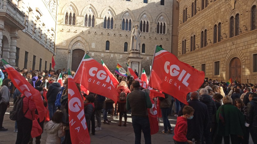 Siena: Blocco ddl Zan, manifestazione in Piazza&nbsp;Salimbeni