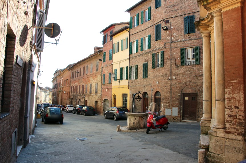 Siena: Le rubano due buste con la spesa al pozzo di via San&nbsp;Marco