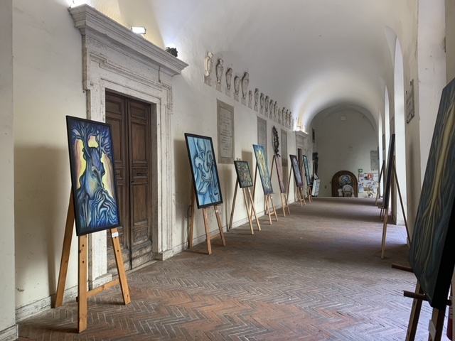 Siena, Scolpire il tempo: All’Università la mostra del pittore “delle due&nbsp;lune”