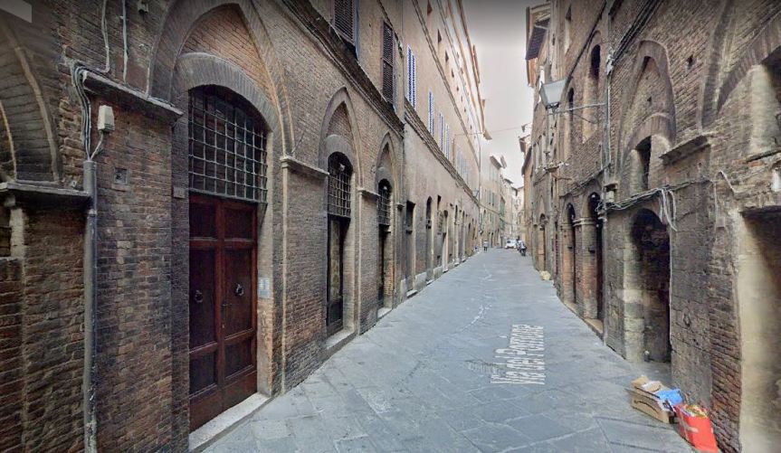 Siena: Chiusa temporaneamente via del Porrione per la caduta di un&nbsp;cornicione