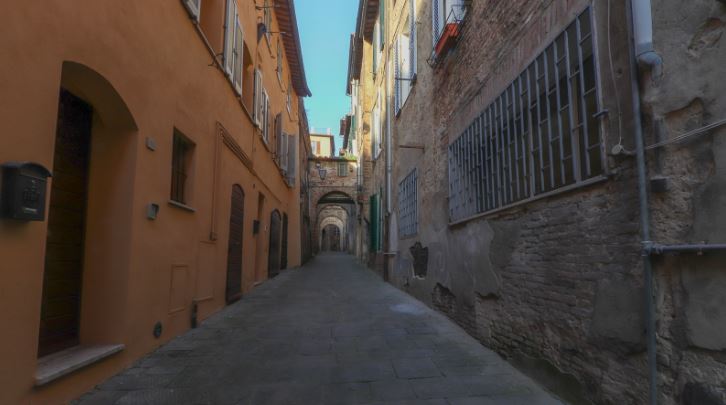 Siena: Nicolò, Duccio e il senso delle cose – Vicolo della Palla a Corda, guai ad&nbsp;entrarvi!